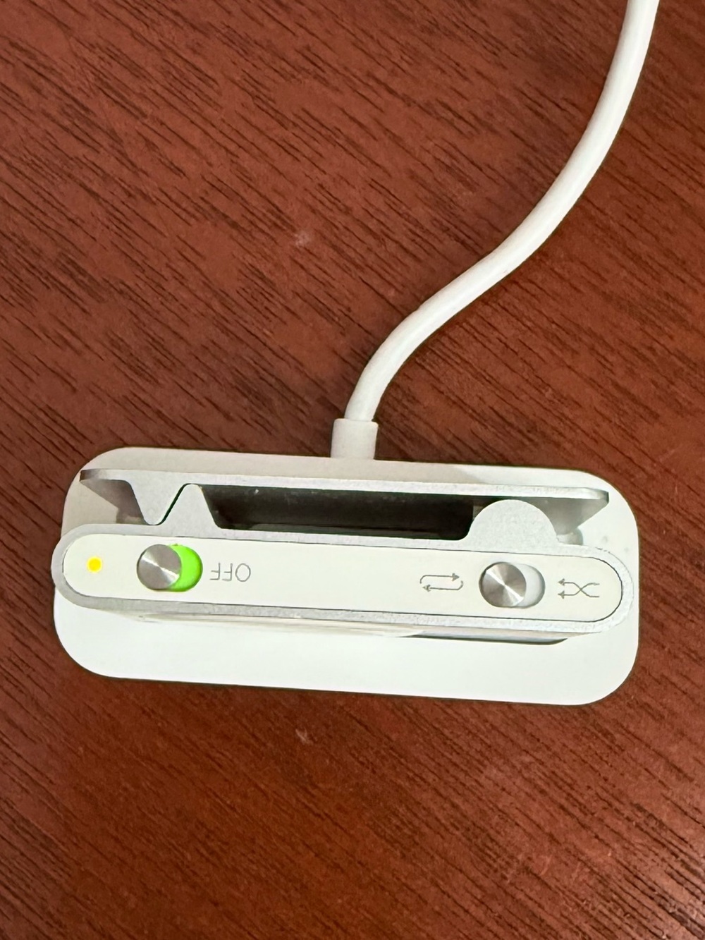 Apple iPod Shuffle 2nd Gen Silver + Dock, Earphones, Box & Manual - Tested